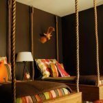 Interior de dormitorio marrón