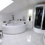 Ducha y baño de esquina