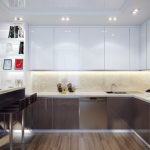 Una interesante combinación de muebles de colores en la cocina.