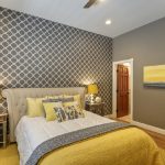 Diseño de dormitorio en amarillo gris