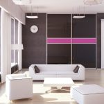 Muebles blancos como la nieve en el interior de la sala de estar.