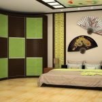 Interior de dormitorio con armario en cuadrado marrón y verde.
