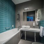 Interior de baño gris turquesa