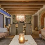 Arco en una casa de campo