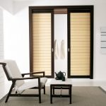 Puertas correderas de madera clara