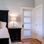 Puerta de color wengué para un dormitorio