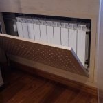 Panel con bisagras para batería