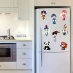 Personajes de dibujos animados en la nevera
