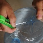 Cortar el fondo de la botella