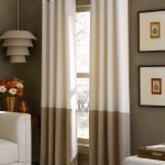 Cortinas de dos colores en la ventana