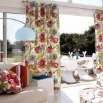 Flores en las cortinas