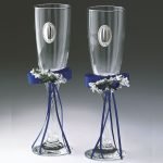 Copas de champán con cintas.