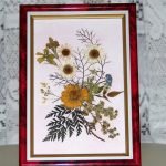 Arreglo de flores y ramitas