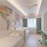 Papel pintado en forma de mapamundi en el interior