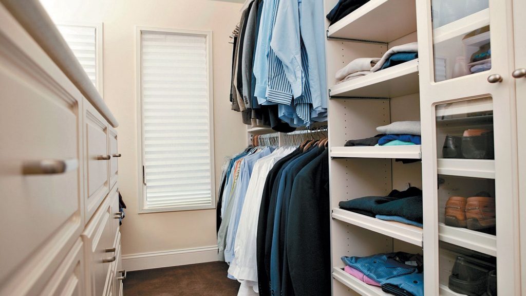 Wardrobe sa pantry sa apartment