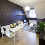 Comedor y sala de estar en una habitación.