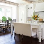 Muebles blancos en la cocina.