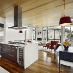 Cocina funcional combinada con la sala de estar.