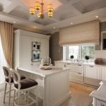 Interior de cocina de estilo neoclásico