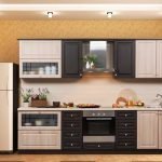 Refrigerador al lado de la cocina