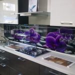 Delantal con violetas