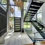 Escalera negra