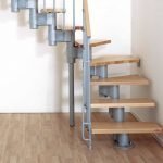 Base metálica para peldaños.
