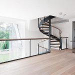 Escalera de caracol en un estilo moderno.