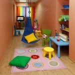 Muebles de colores en la guardería