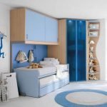 Muebles azules en la guardería