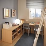 Habitación infantil con muebles de madera.