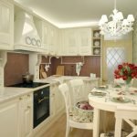 Muebles blancos en la cocina.