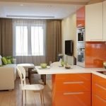 Muebles de cocina naranja en el interior.