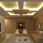 Techo de varios niveles con iluminación en el interior.