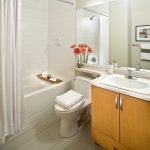 Decoración de baño ligera