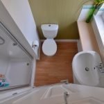 Arreglo de muebles en el baño.