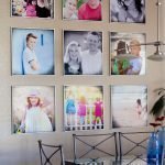 Fotos brillantes en la cocina gris