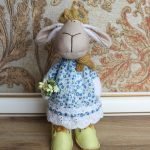 Muñeca con flores