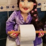 Esposa con rodillo