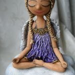 Chica en meditación