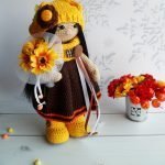 Niña tejida con un ramo