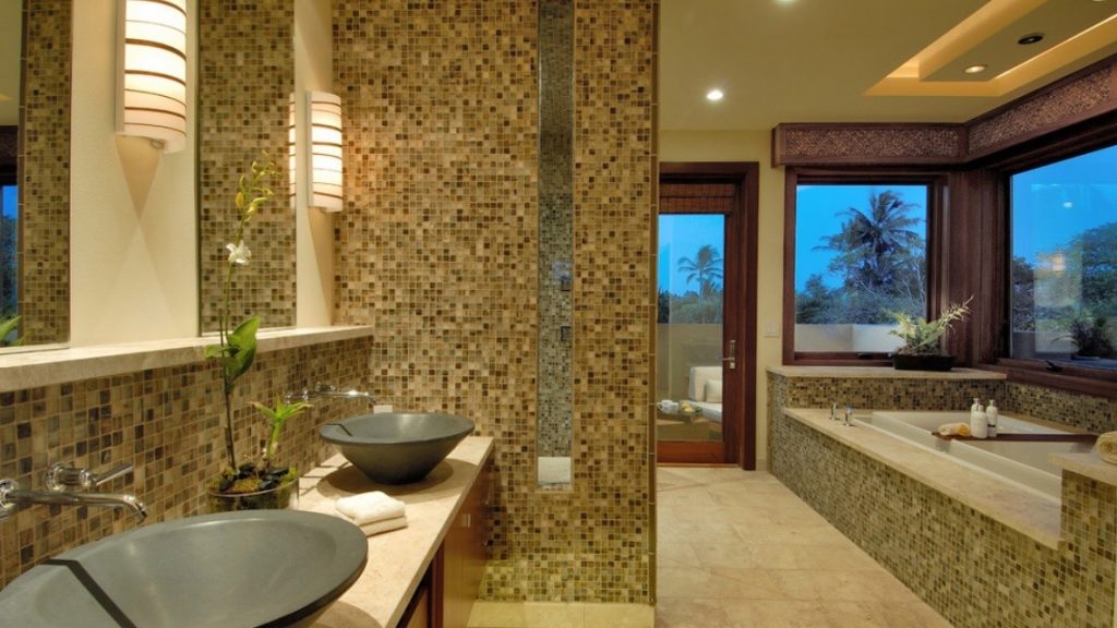 Mosaic sa loob ng banyo