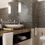 Mosaico de vidrio en el baño