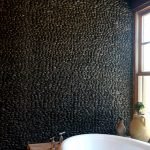 Muro de guijarros oscuros