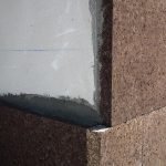 Arreglando el corcho a la pared