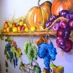Frutas y verduras en la pared