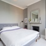 Dormitorio moderno en tonos grises