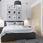 Imágenes sobre la cama en el dormitorio