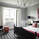 Dormitorio rojo gris