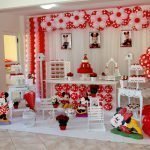 Mickey Mouse en el interior